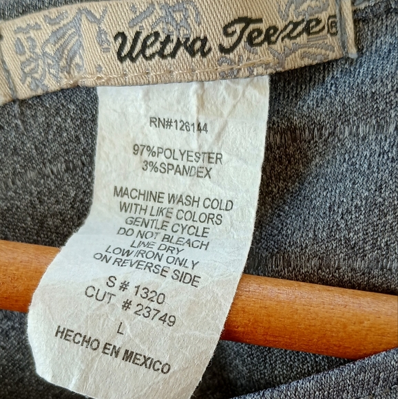 Cute Ultra Teeze Maternity Top - Picture 3 of 5